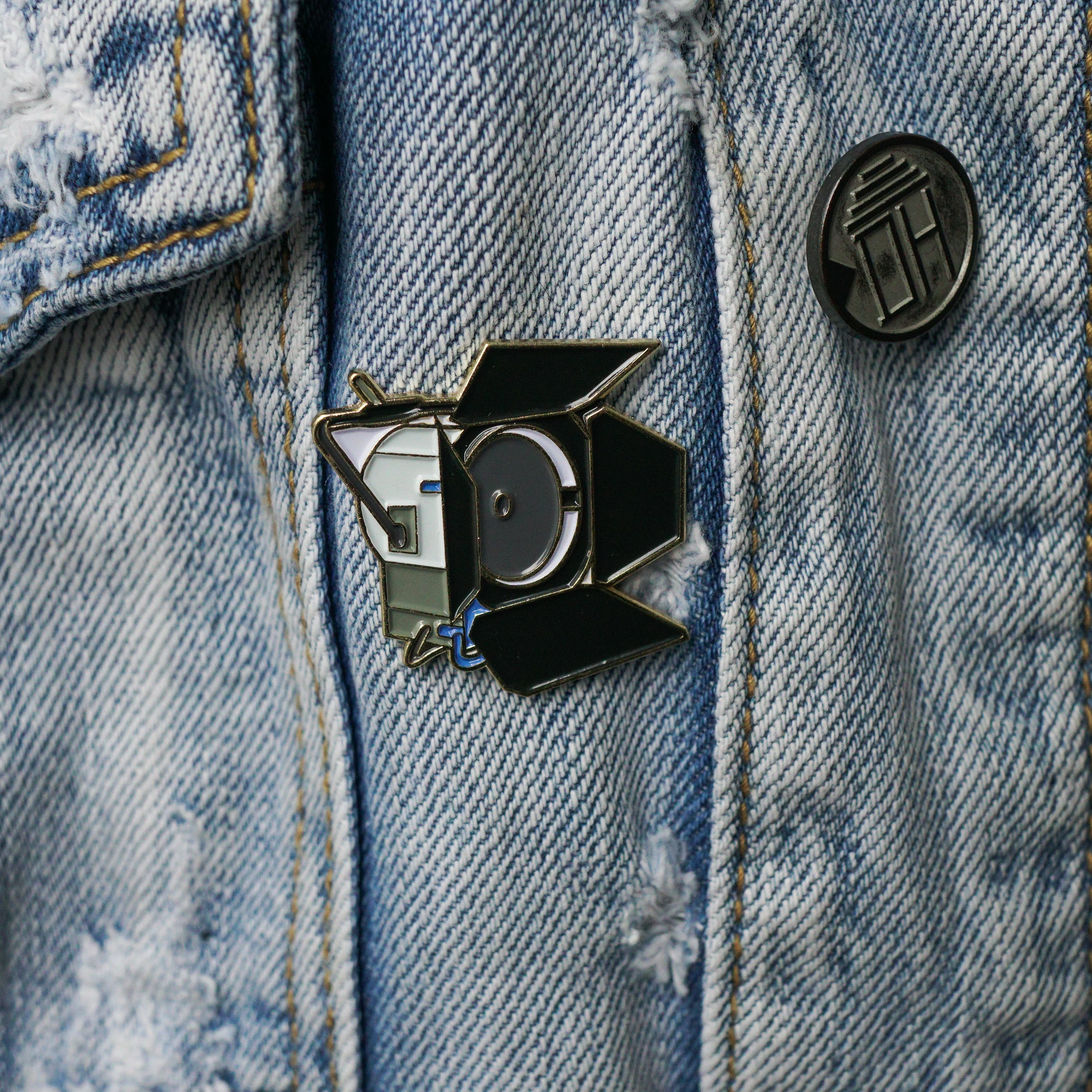 4K HMI Light Enamel Pin - Image 4