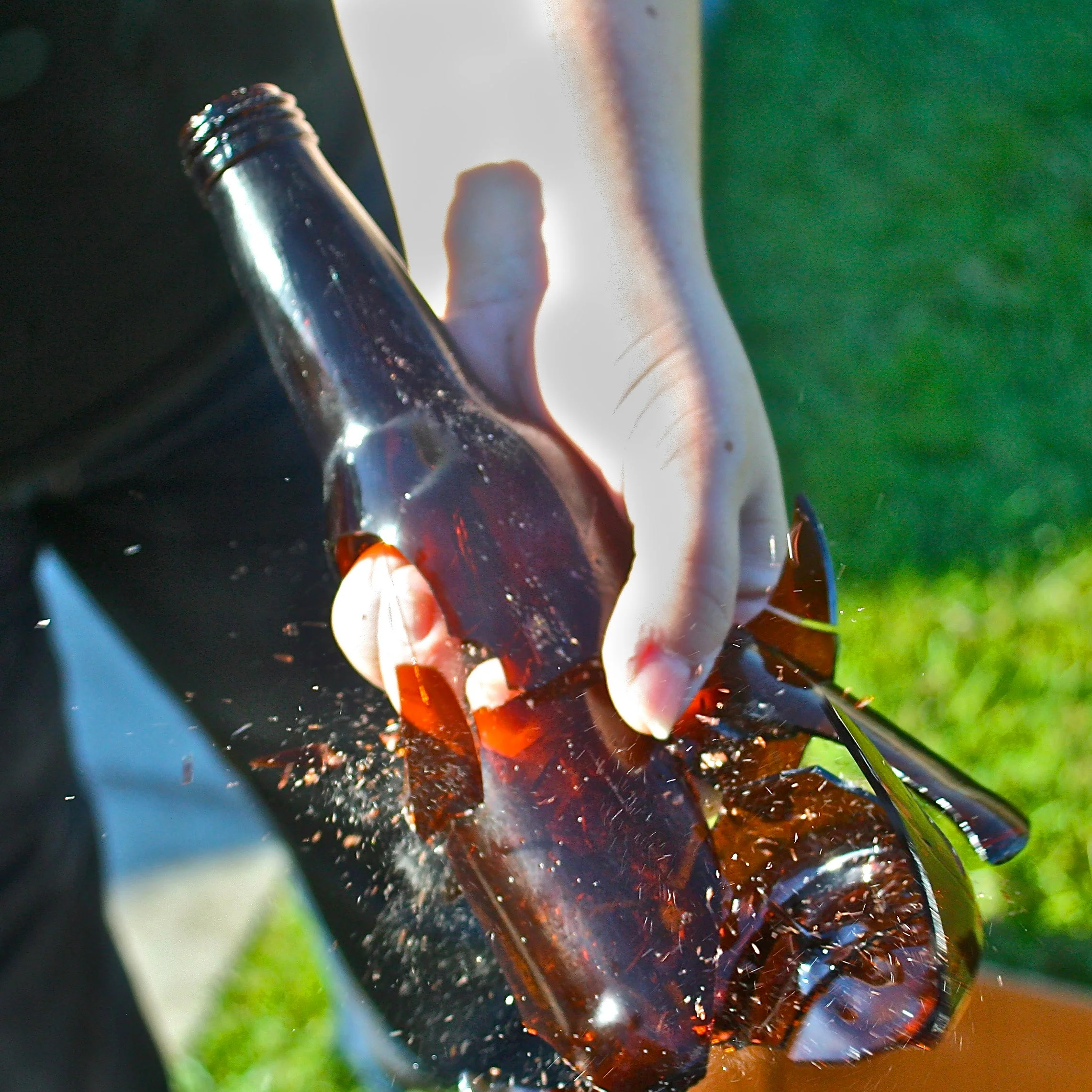 SMASHProps Breakaway Beer Bottle Prop VALUE 6 Pack - Image 4